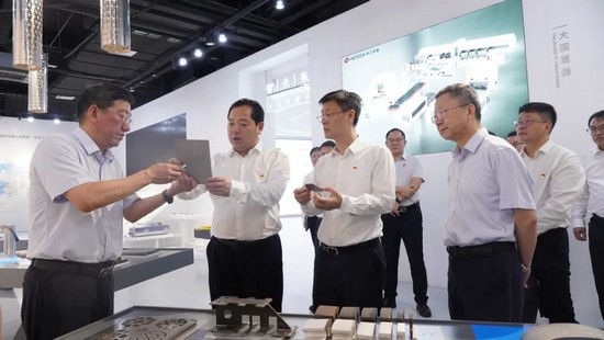 武漢理工大學(xué)黨委書記孟芳兵、校長王發(fā)洲一行到訪華工科技