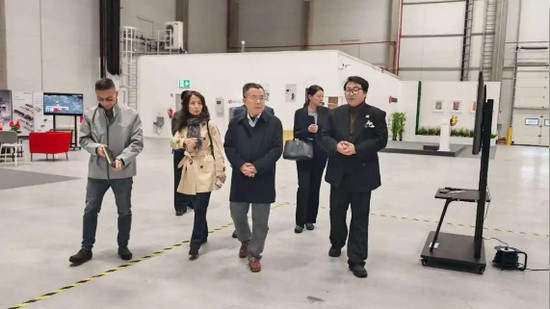 駐匈牙利大使龔韜調(diào)研華工激光歐洲展示中心，走進(jìn)首家“激光智造4S店”